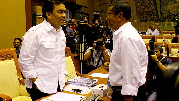 Effendi Simbolon Geram, Kepingin Usir Dahlan Iskan